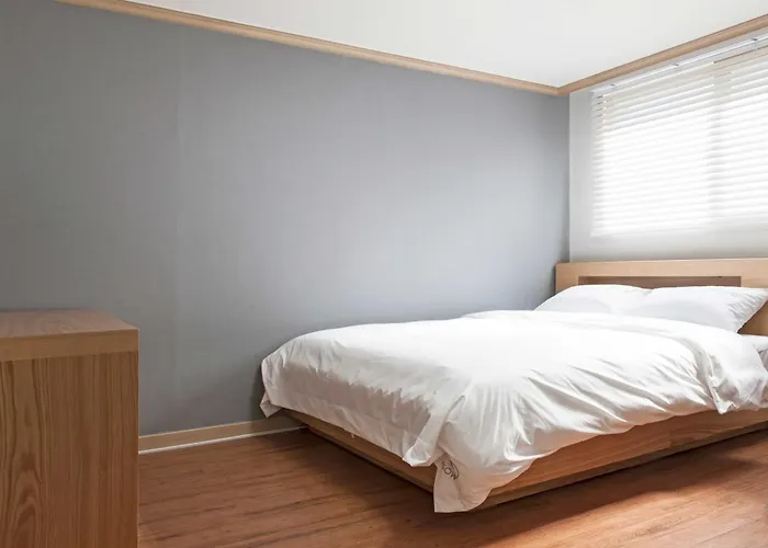 Apartment Modern & Spacious 3 Mins Walk From Metro Station *