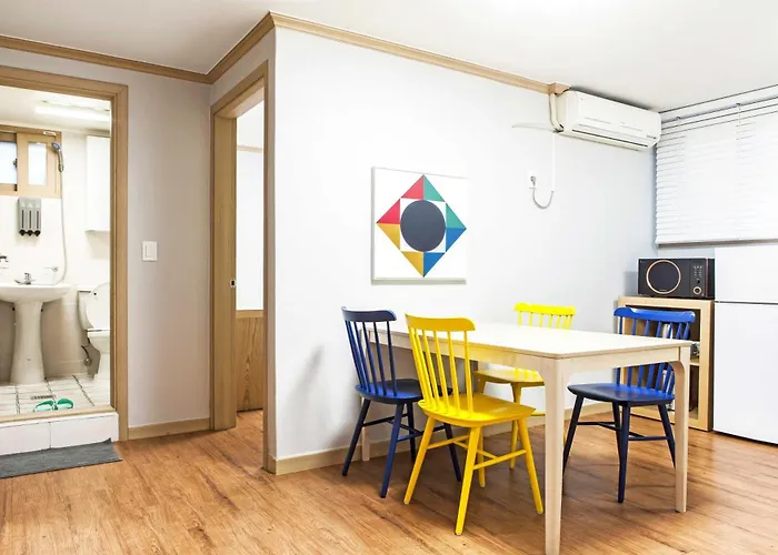 Modern & Spacious 3 Mins Walk From Metro Station