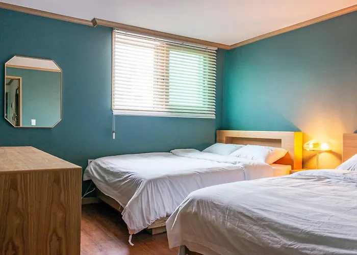 Apartment Modern & Spacious 3 Mins Walk From Metro Station