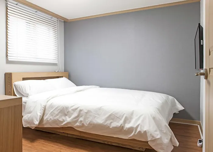 Modern & Spacious 3 Mins Walk From Metro Station Seoul