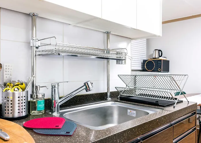Apartment Modern & Spacious 3 Mins Walk From Metro Station *