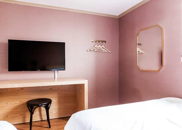 Apartment Modern & Spacious 3 Mins Walk From Metro Station *