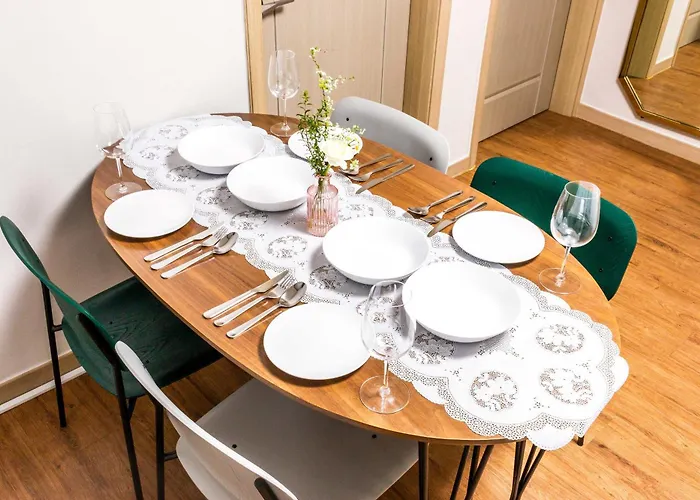 Modern & Spacious 3 Mins Walk From Metro Station