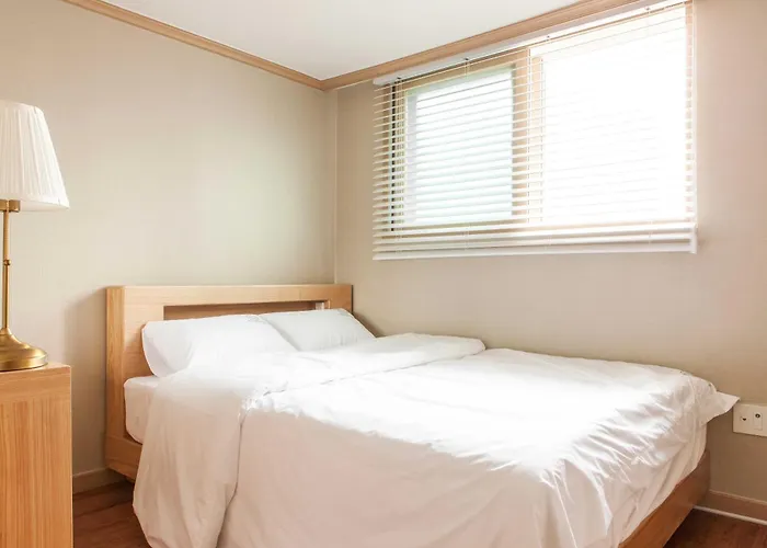 Modern & Spacious 3 Mins Walk From Metro Station * Seoul