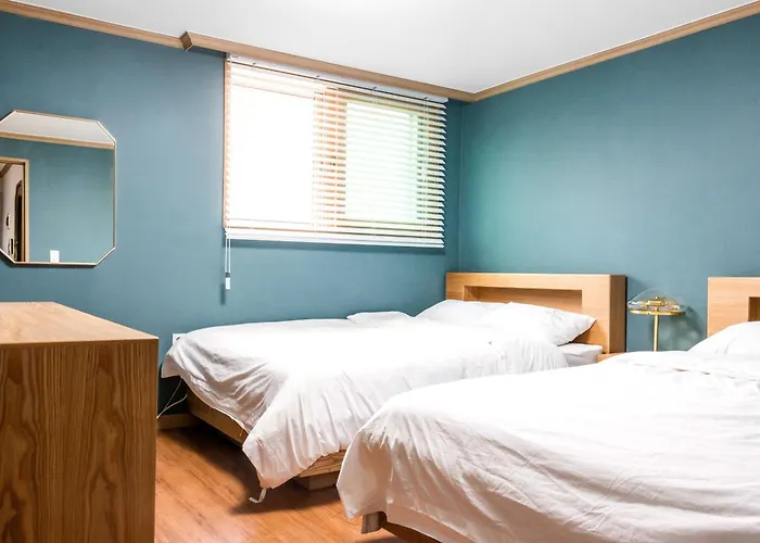 Modern & Spacious 3 Mins Walk From Metro Station Apartment *