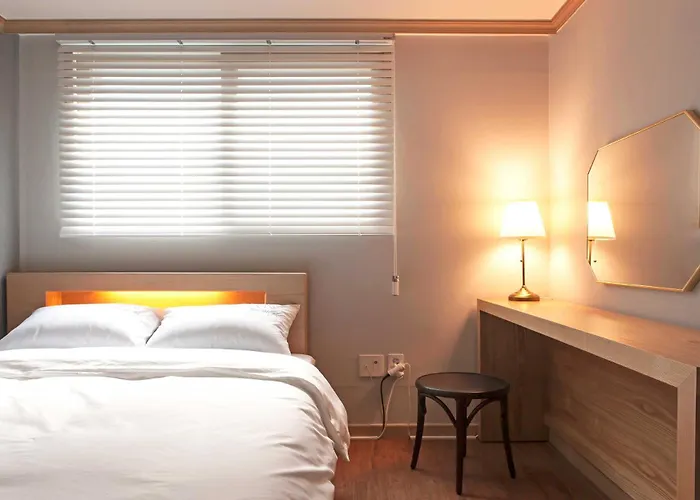 Modern & Spacious 3 Mins Walk From Metro Station