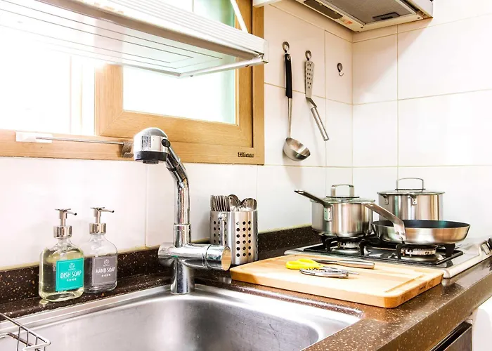 Modern & Spacious 3 Mins Walk From Metro Station * Seoul