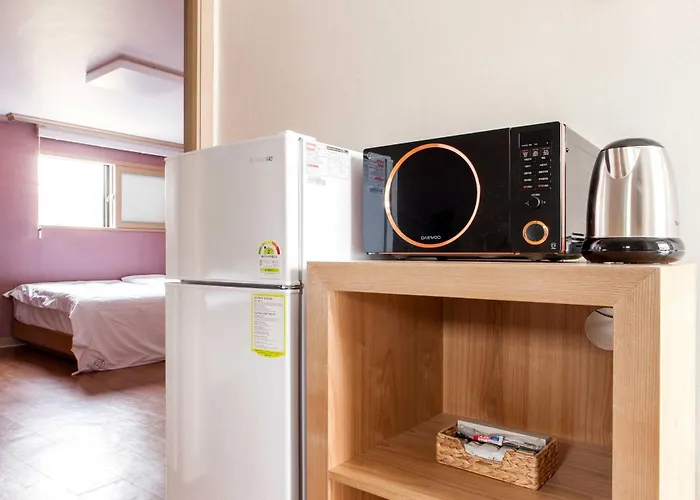 Apartment Modern & Spacious 3 Mins Walk From Metro Station *