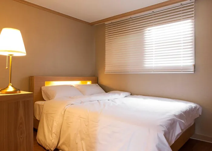 Apartment Modern & Spacious 3 Mins Walk From Metro Station Seoul