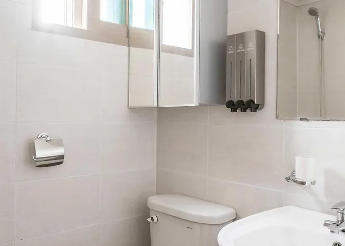 Modern & Spacious 3 Mins Walk From Metro Station *