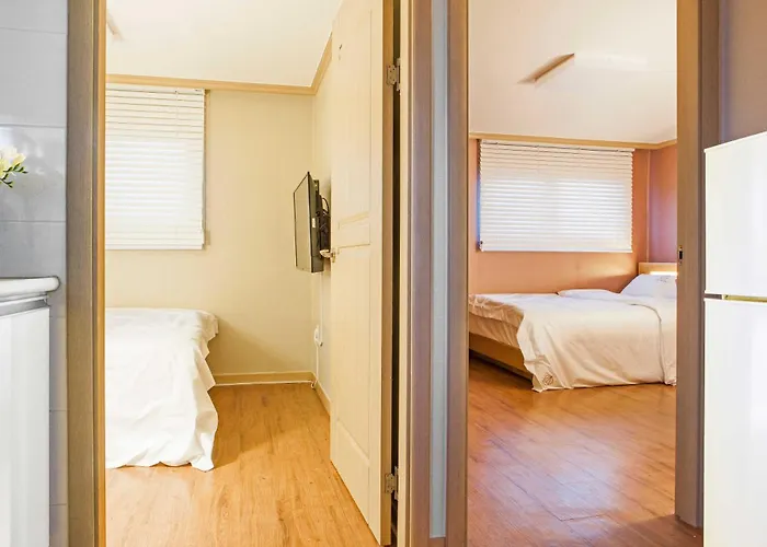 Apartment Modern & Spacious 3 Mins Walk From Metro Station *