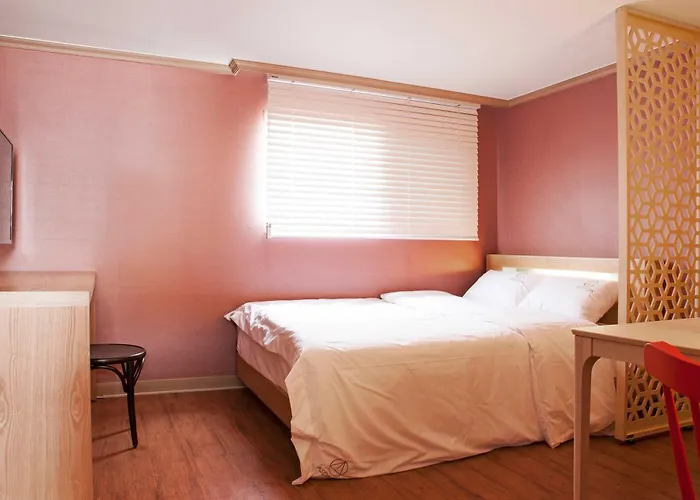 Modern & Spacious 3 Mins Walk From Metro Station Seoul