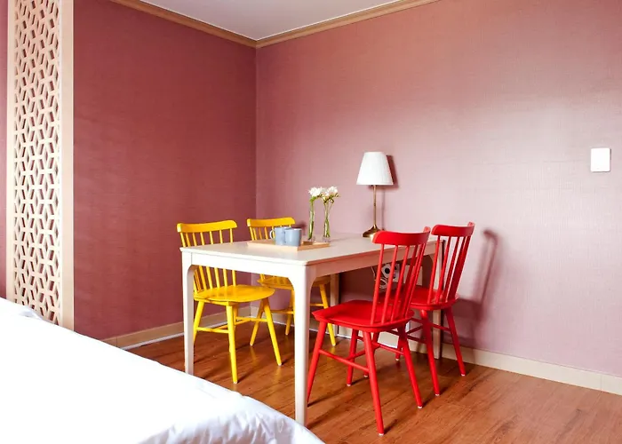 Modern & Spacious 3 Mins Walk From Metro Station * Seoul