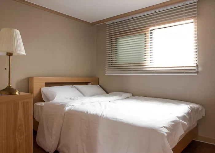 Modern & Spacious 3 Mins Walk From Metro Station Apartment