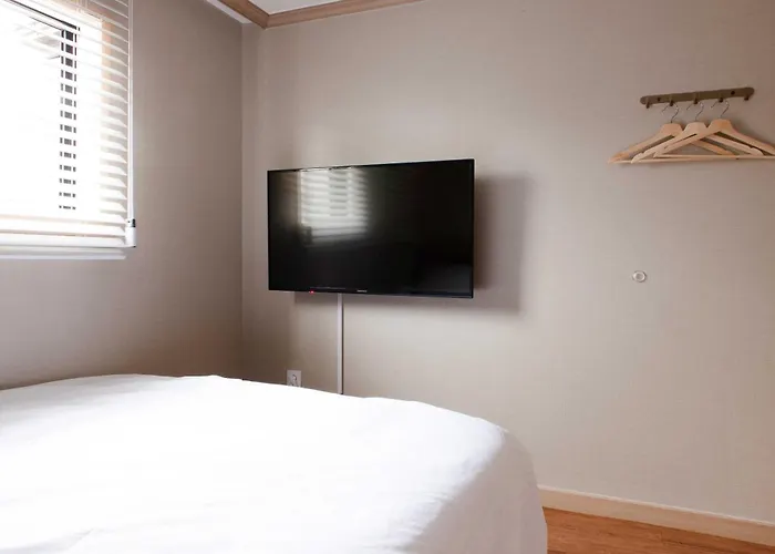 Apartment Modern & Spacious 3 Mins Walk From Metro Station *